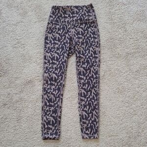 Stylish Patterned Leggings - Black and Tan